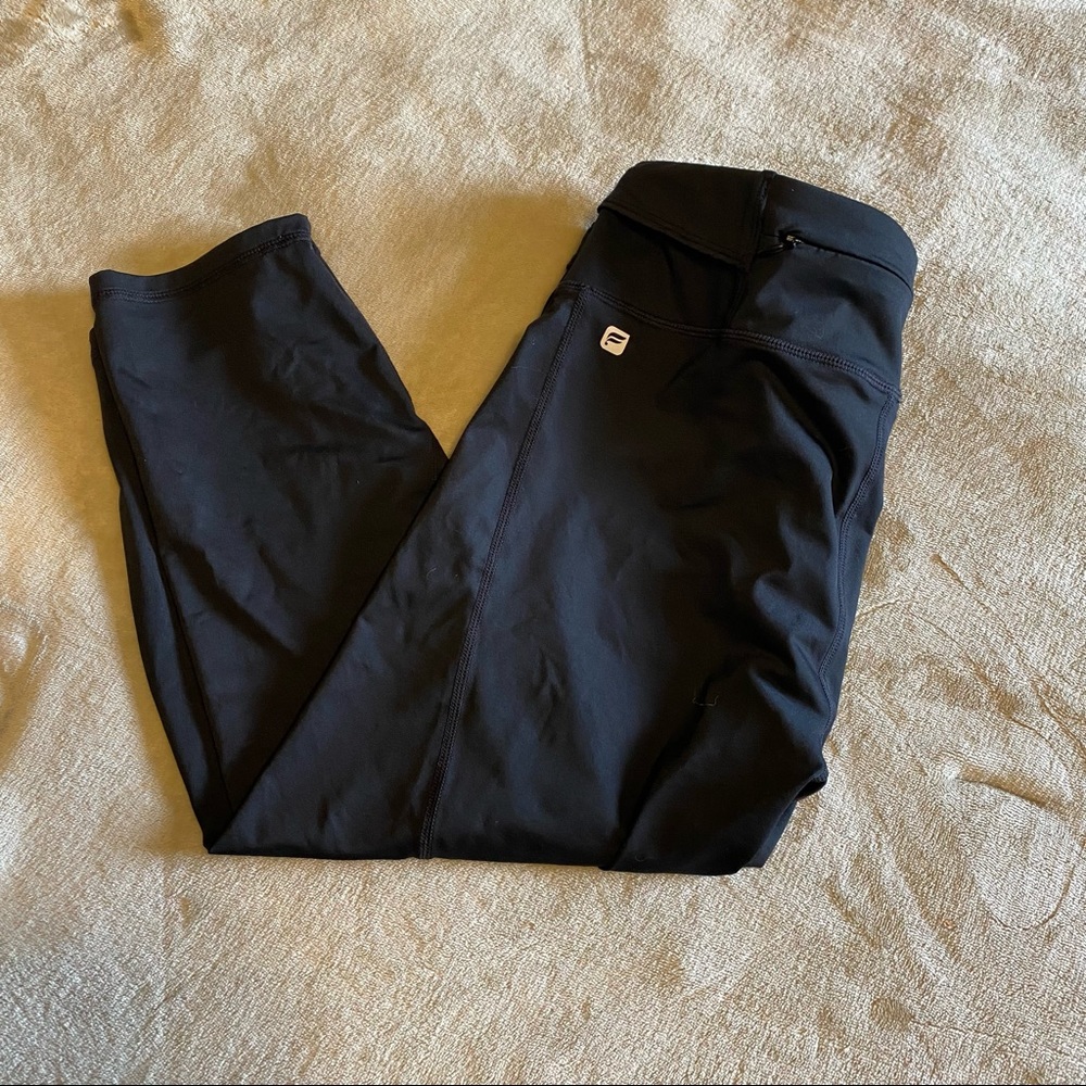 Black fabletics capri - M